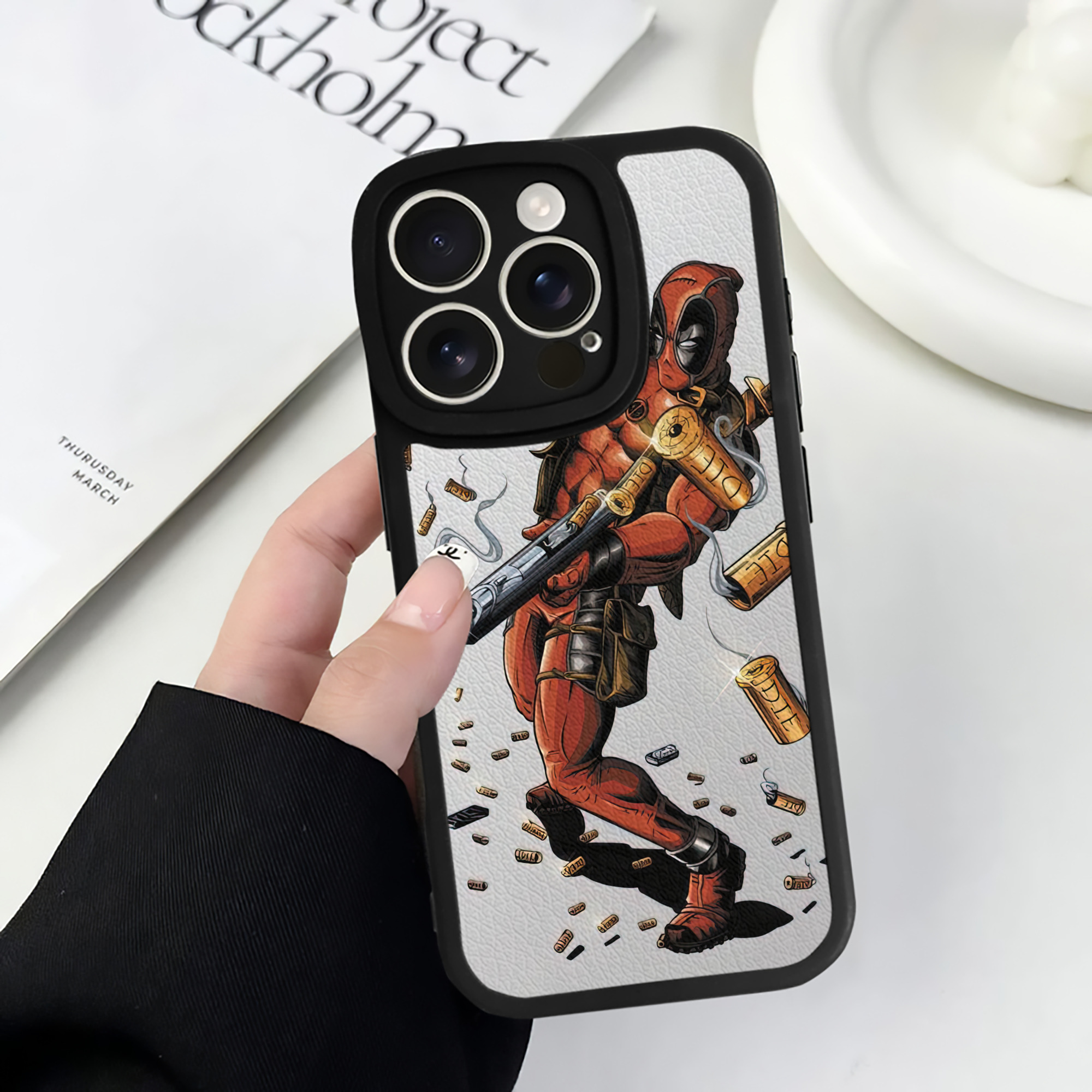 （画像用） Deadpool デッドプール 【iPhone 16シリーズ対応】シリコンスマホケース（レザー調） 材質：シリコン